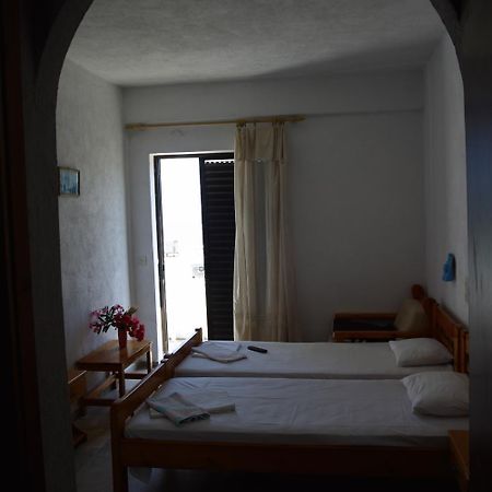 麦米顿公寓 Agia Marina  外观 照片