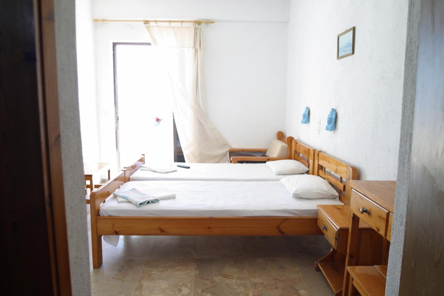 麦米顿公寓 Agia Marina  外观 照片