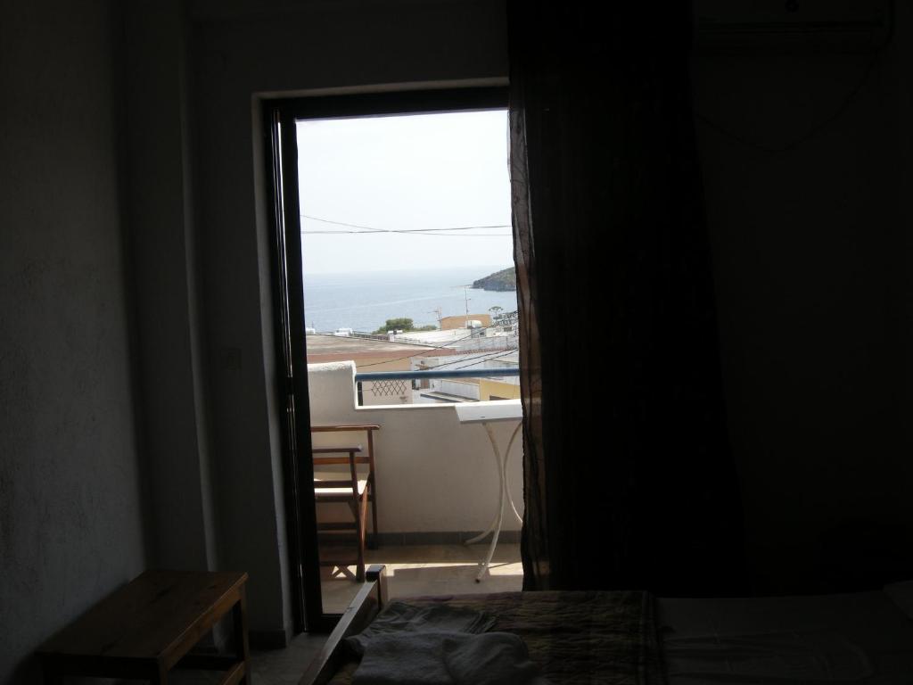 麦米顿公寓 Agia Marina  外观 照片