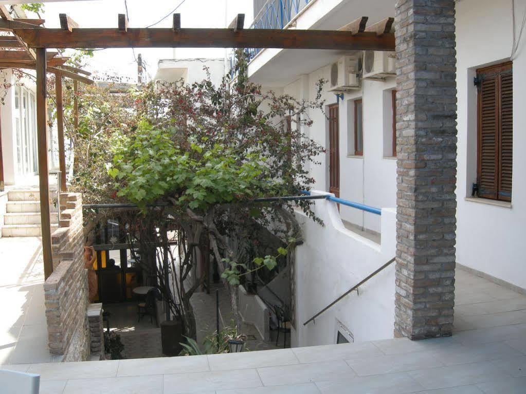 麦米顿公寓 Agia Marina  外观 照片